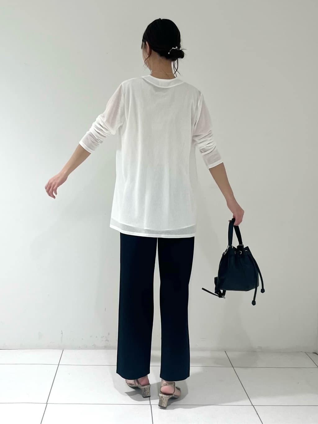 shioriさんの「INDIVI｜【洗える／レイヤードにも活躍】ペプラムインナートップス」を使ったコーディネート