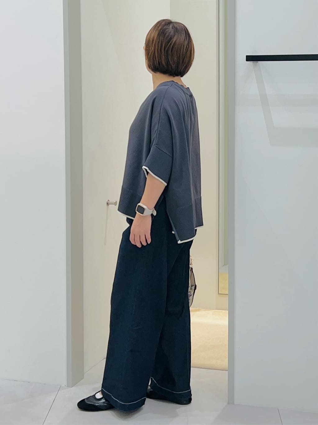 タナさんの「THE SHOP TK｜Vネックドルマンニット【毛玉になりにくい/洗濯機OK】」を使ったコーディネート