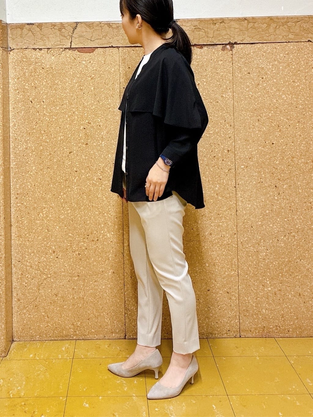 hattoriさんの「INDIVI｜人気NO.1【褒められパンツ／高ストレッチ／ウエストゴム】タックテーパードパンツ」を使ったコーディネート
