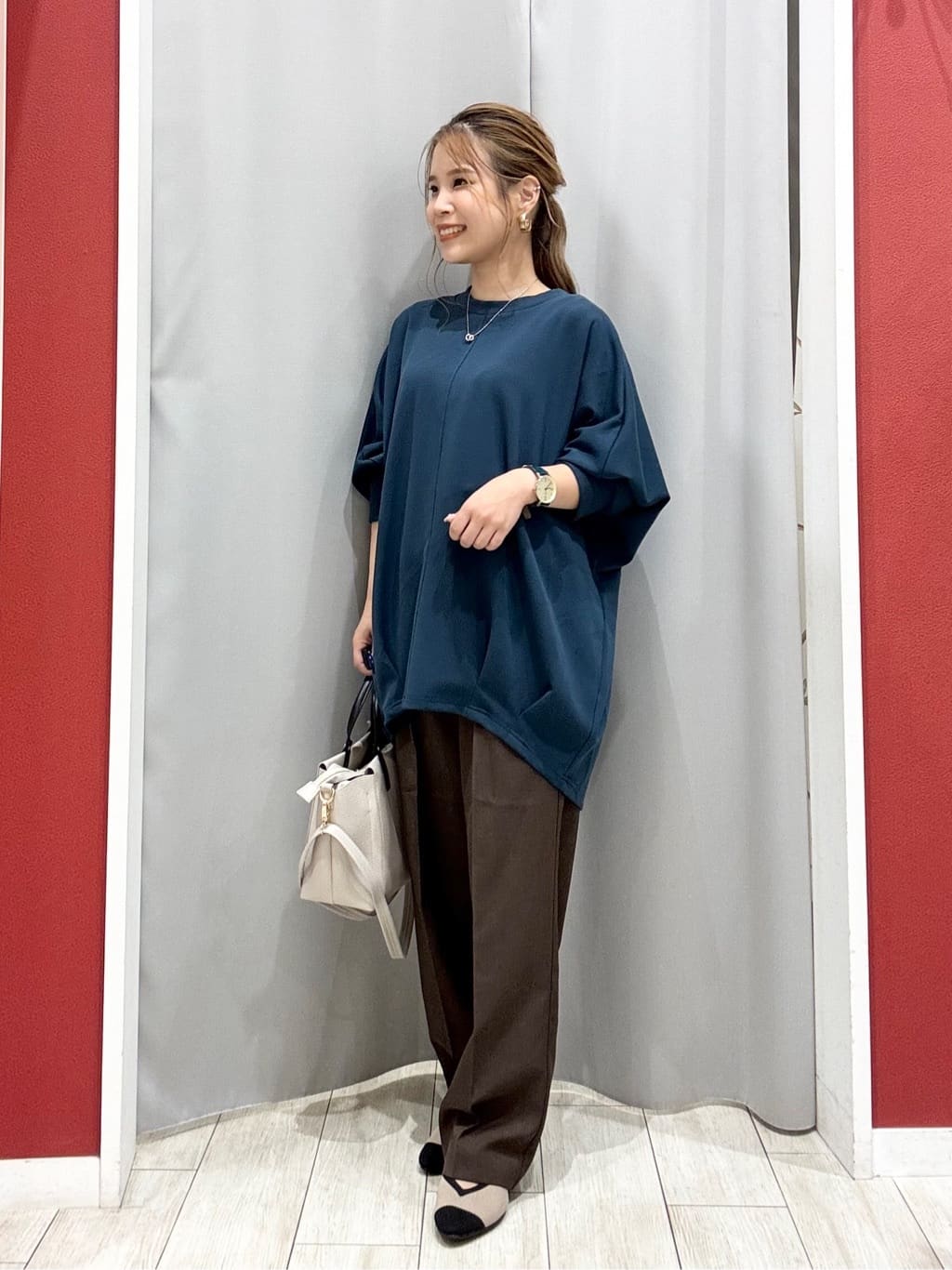 shioさんの「SHOO･LA･RUE｜【S-LL/体型カバー】とろみ感が心地よい 裾タック ドルマンチュニック」を使ったコーディネート