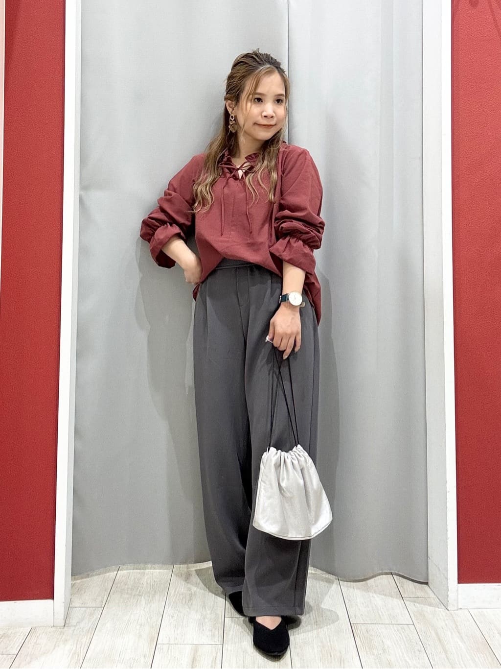 shioさんの「SHOO･LA･RUE｜【S-LL/ストレッチ】脚のラインを拾いにくい スマートワイドパンツ」を使ったコーディネート