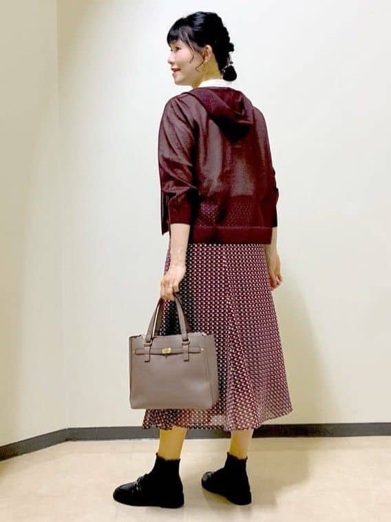  beni_gingerさんの「Reflect｜【WEB先行カラーあり／マシンウォッシュ可／ウエスト総ゴム】コツキ幾何柄ロングスカート」を使ったコーディネート