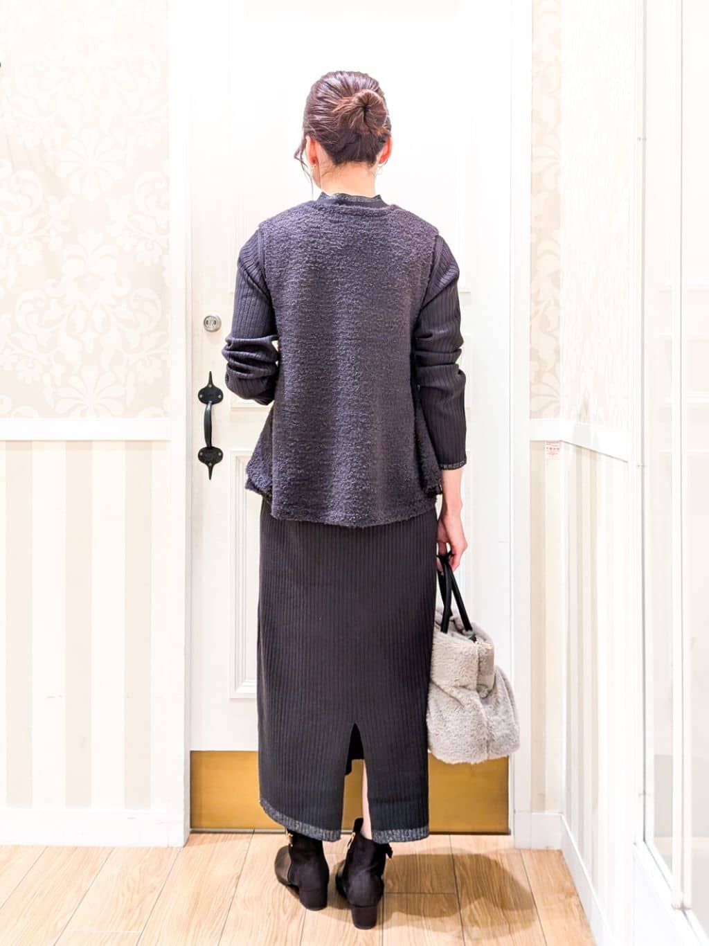 maiさんの「grove｜【2点SET/体型カバー】一枚で決まる、ペプラムベスト&times;ニットワンピース」を使ったコーディネート