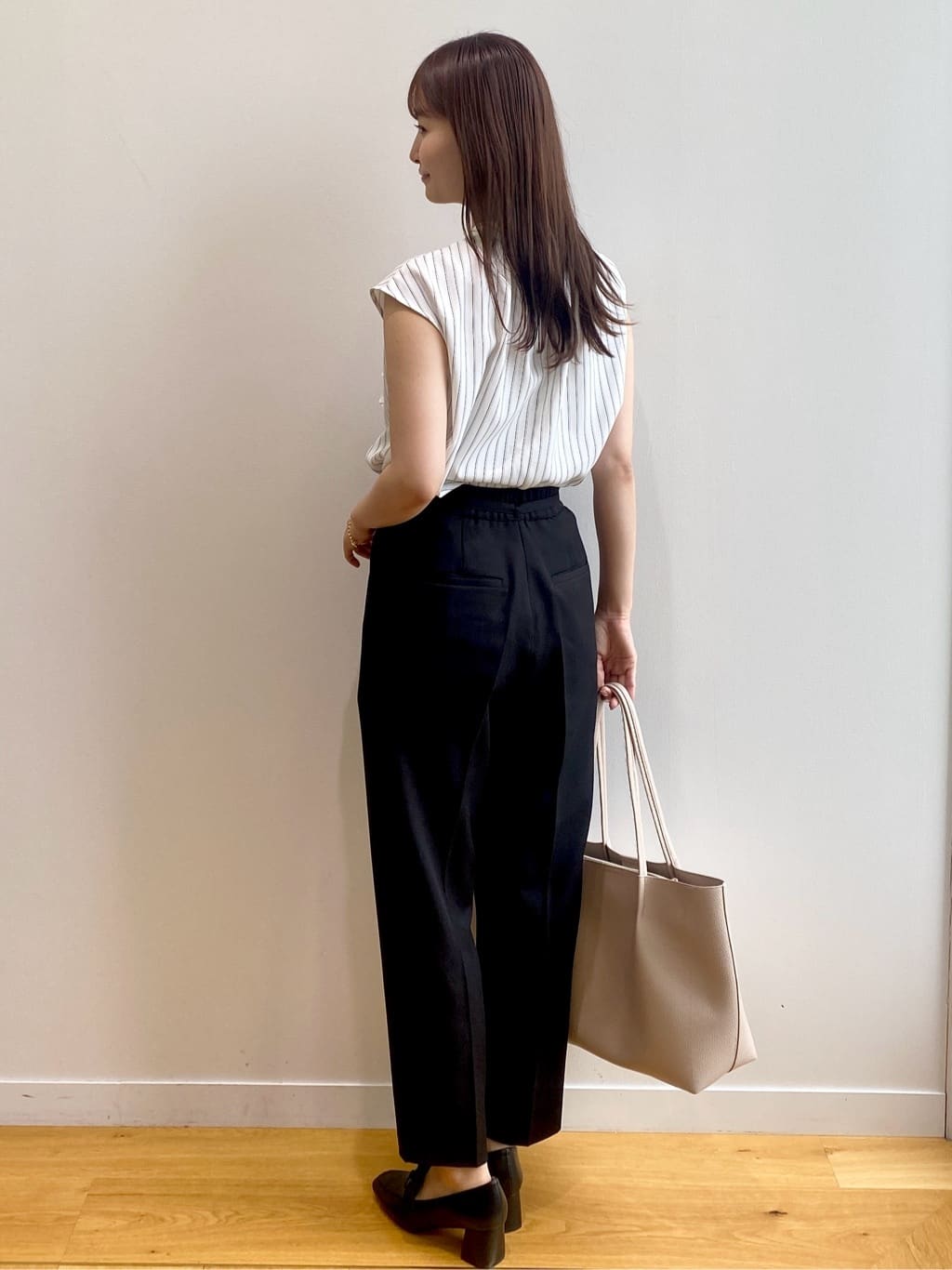 みさかさんの「index｜ストレッチテーパードパンツ【洗濯機洗い可／吸水速乾／防シワ】」を使ったコーディネート