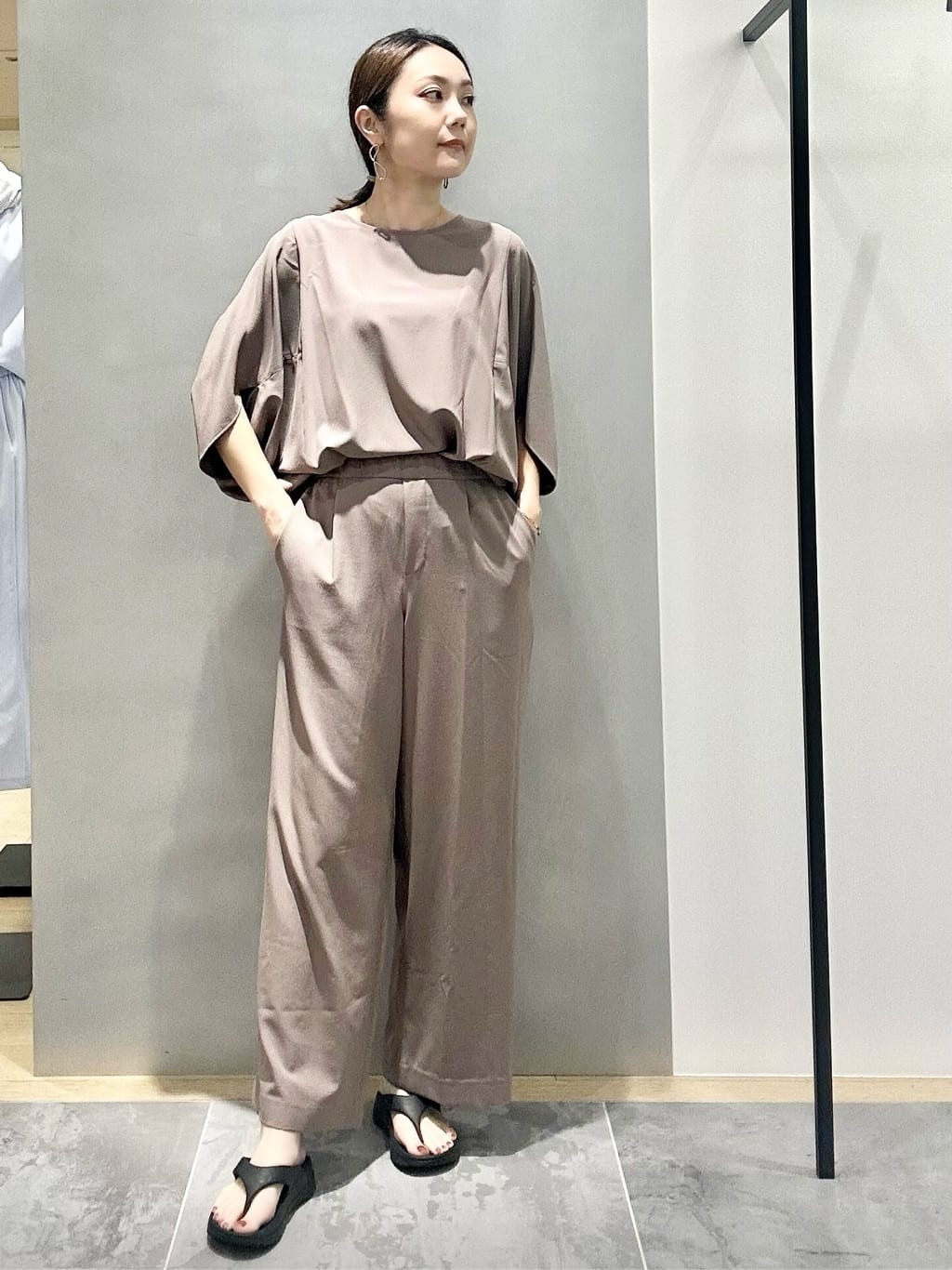 MAIさんの「INDIVI｜【体型カバー/SETUP可能】ジョーゼット　ドルマンブラウス」を使ったコーディネート