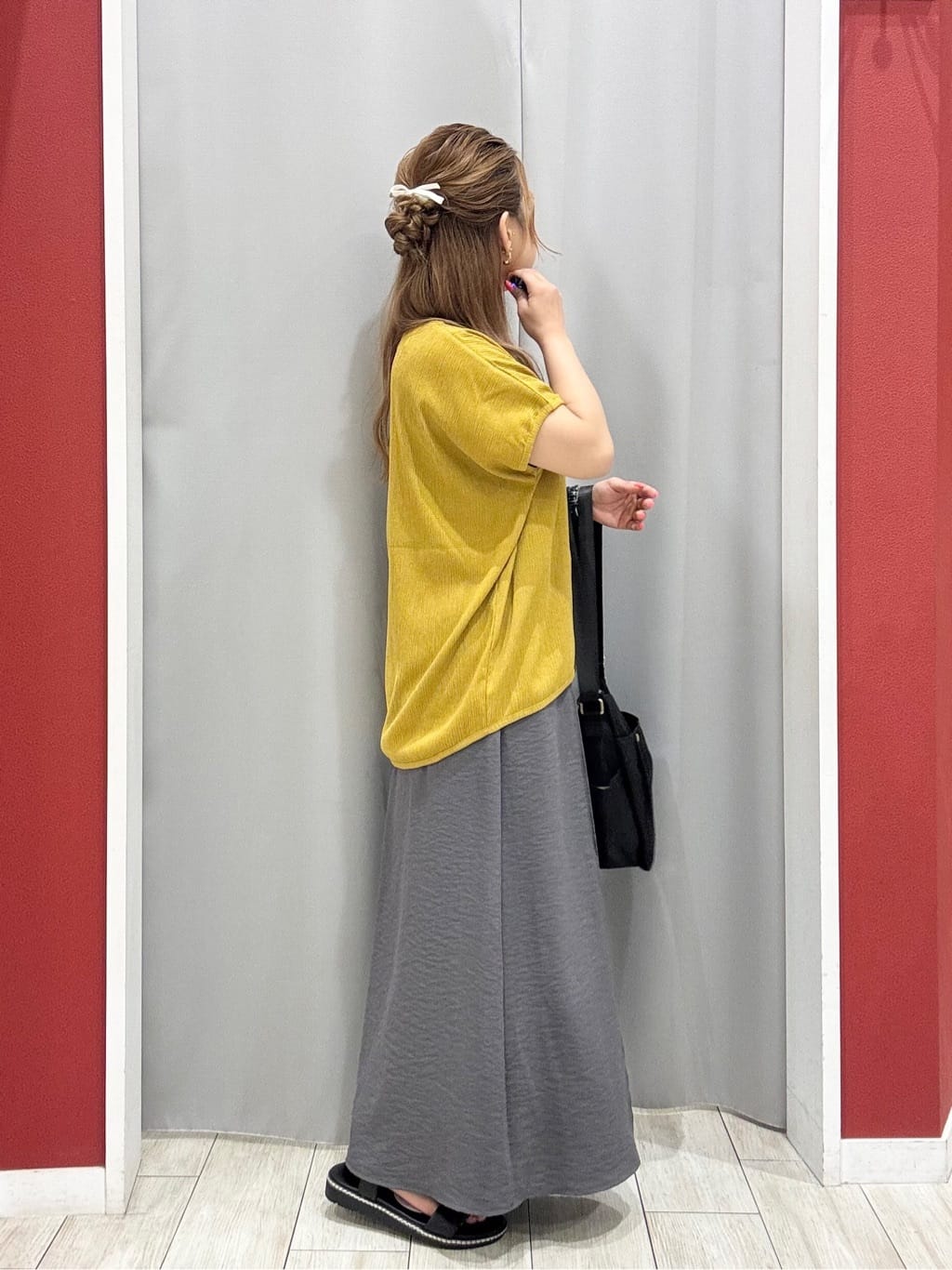 shioさんの「SHOO･LA･RUE｜【S-LL】ブラウス見えする 軽やかな着心地の しぼしぼトップス」を使ったコーディネート