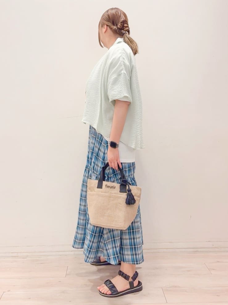 naoさんの「SHOO･LA･RUE｜ゆるっと感がこなれ見え ワッシャーシアー半袖シャツ」を使ったコーディネート