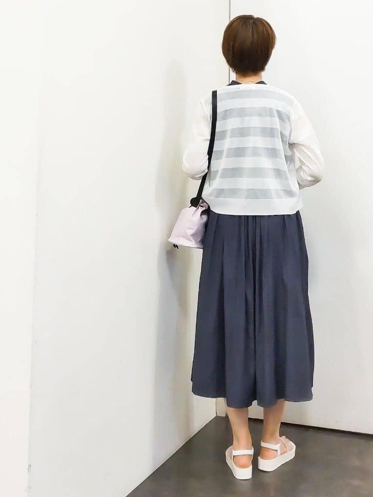 やまちゃんさんの「grove｜シアーボーダーカーディガン」を使ったコーディネート