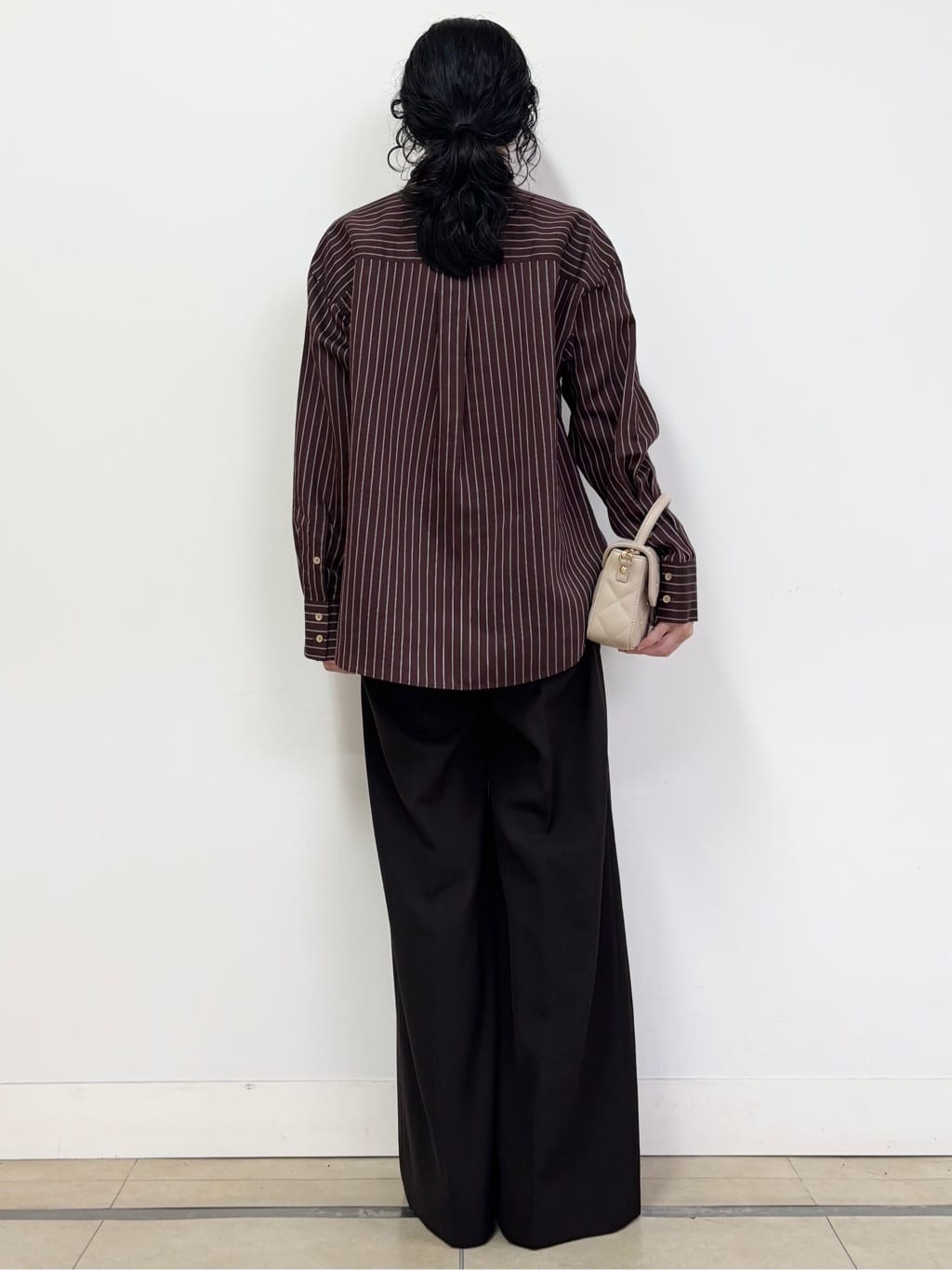 YOKOTAさんの「DRESSTERIOR｜キルテッドショルダーバッグ」を使ったコーディネート