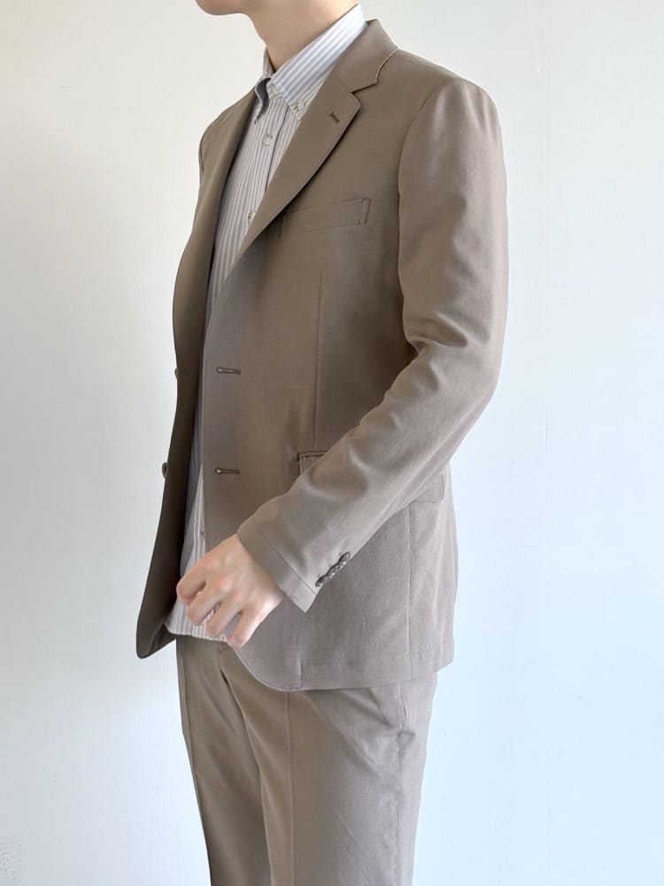 イッシーさんの「TAKEO KIKUCHI｜【COOL CITY WEAR】アーバンクール ジャケット /接触冷感・吸水速乾」を使ったコーディネート