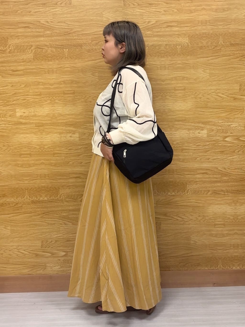ぁむさんの「SHOO･LA･RUE｜ニュアンスデザインがこなれ見え 刺繍デザイン シアーカーディガン」を使ったコーディネート