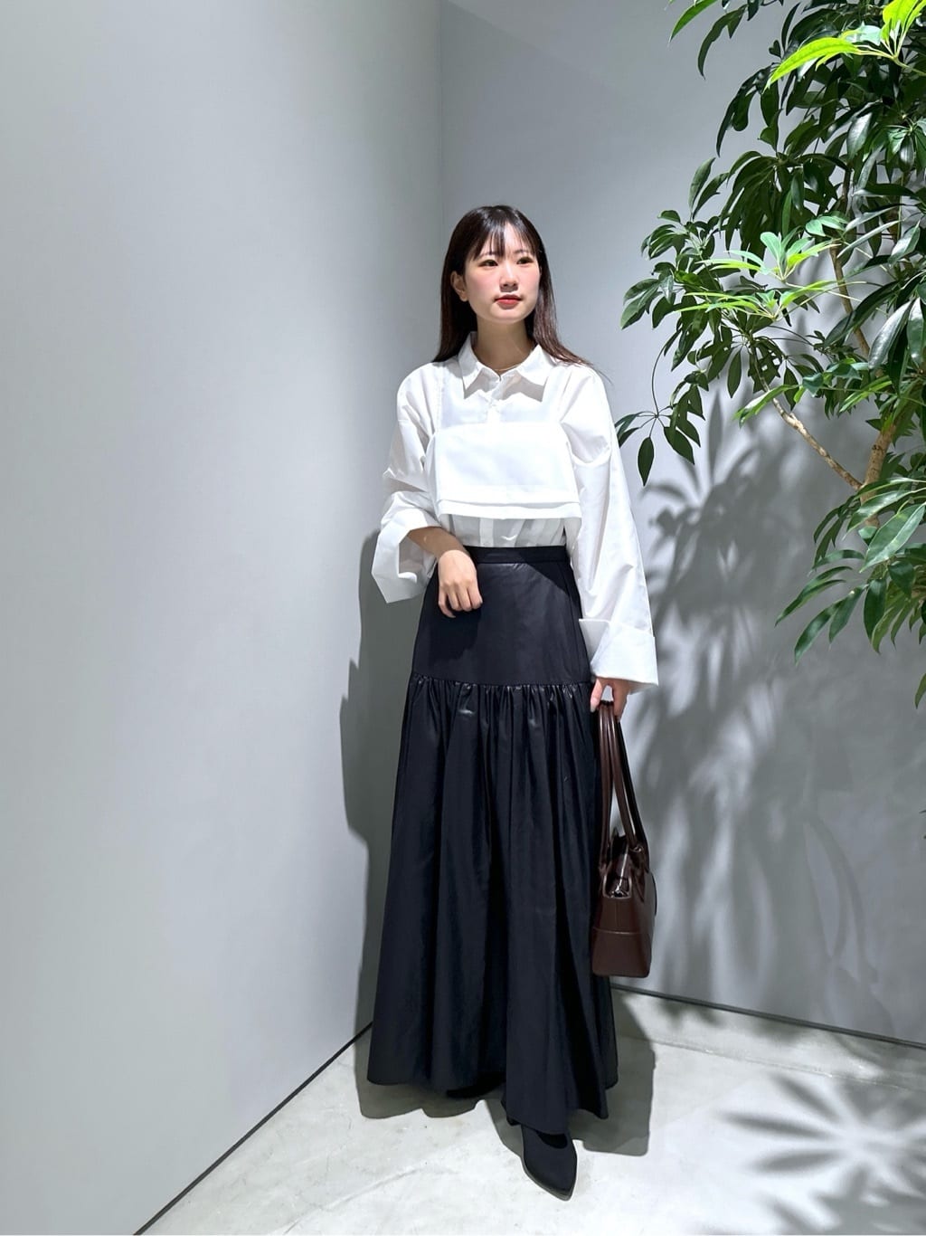 Renoさんの「INDIVI｜レザーライクマキシスカート」を使ったコーディネート