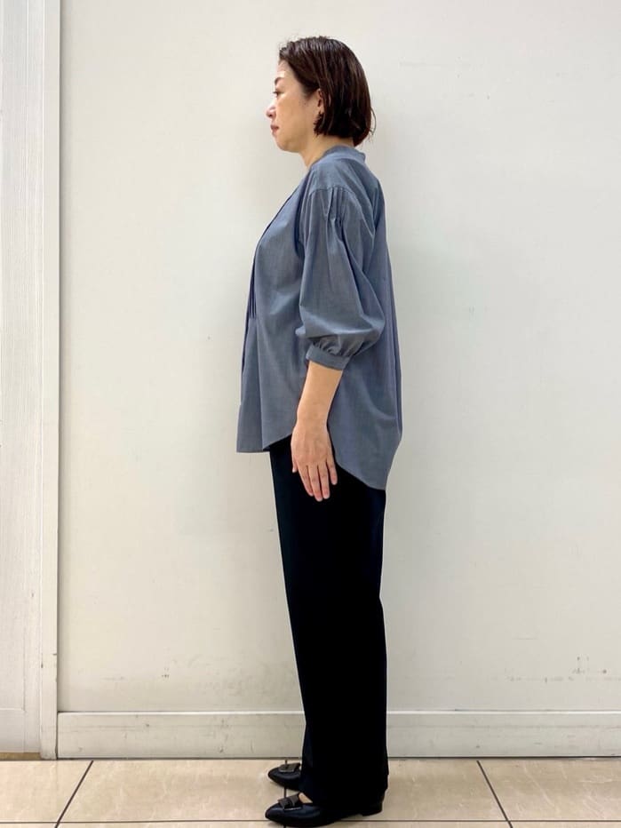 ksmさんの「Reflect｜【程よいゆとり感／体型カバー】ピンタックデザインシャンブレーブラウス」を使ったコーディネート