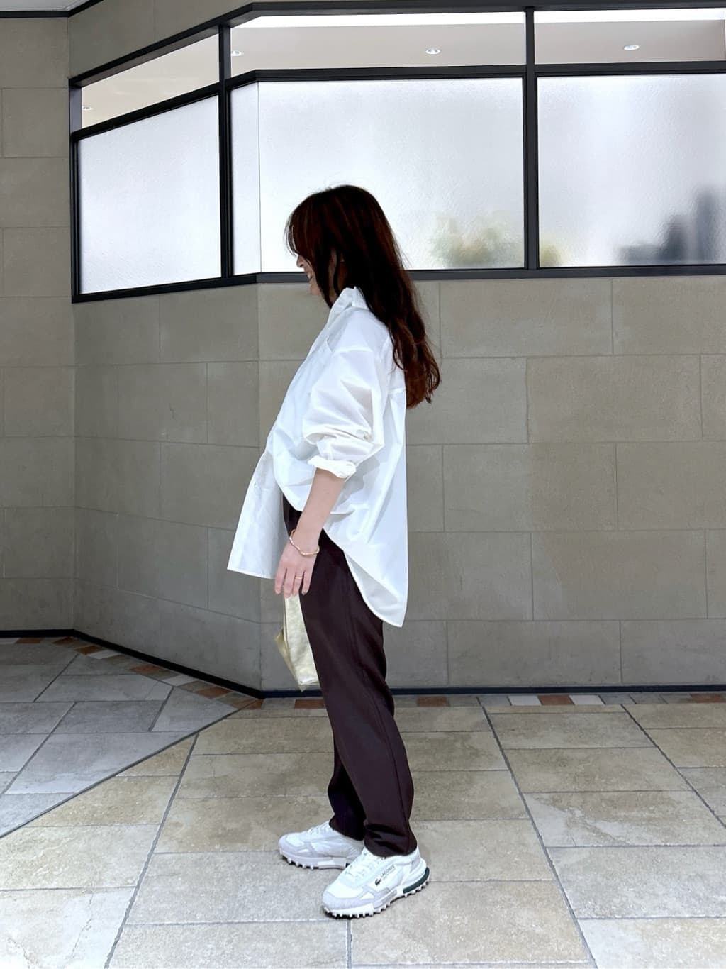 よねさんの「INDIVI｜Comfy SET UP｜イージーテーパードパンツ【セットアップ対応／通勤/カセット服】」を使ったコーディネート