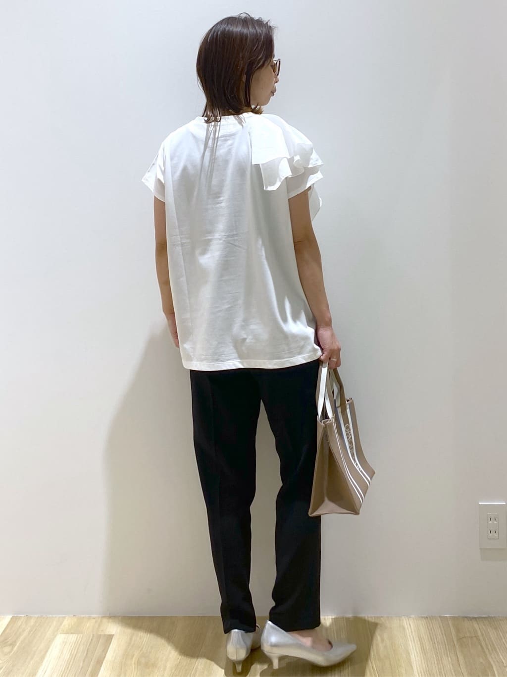 えりさんの「OPAQUE.CLIP｜ショルダーフリルドッキングカットソー【洗濯機洗い可】」を使ったコーディネート