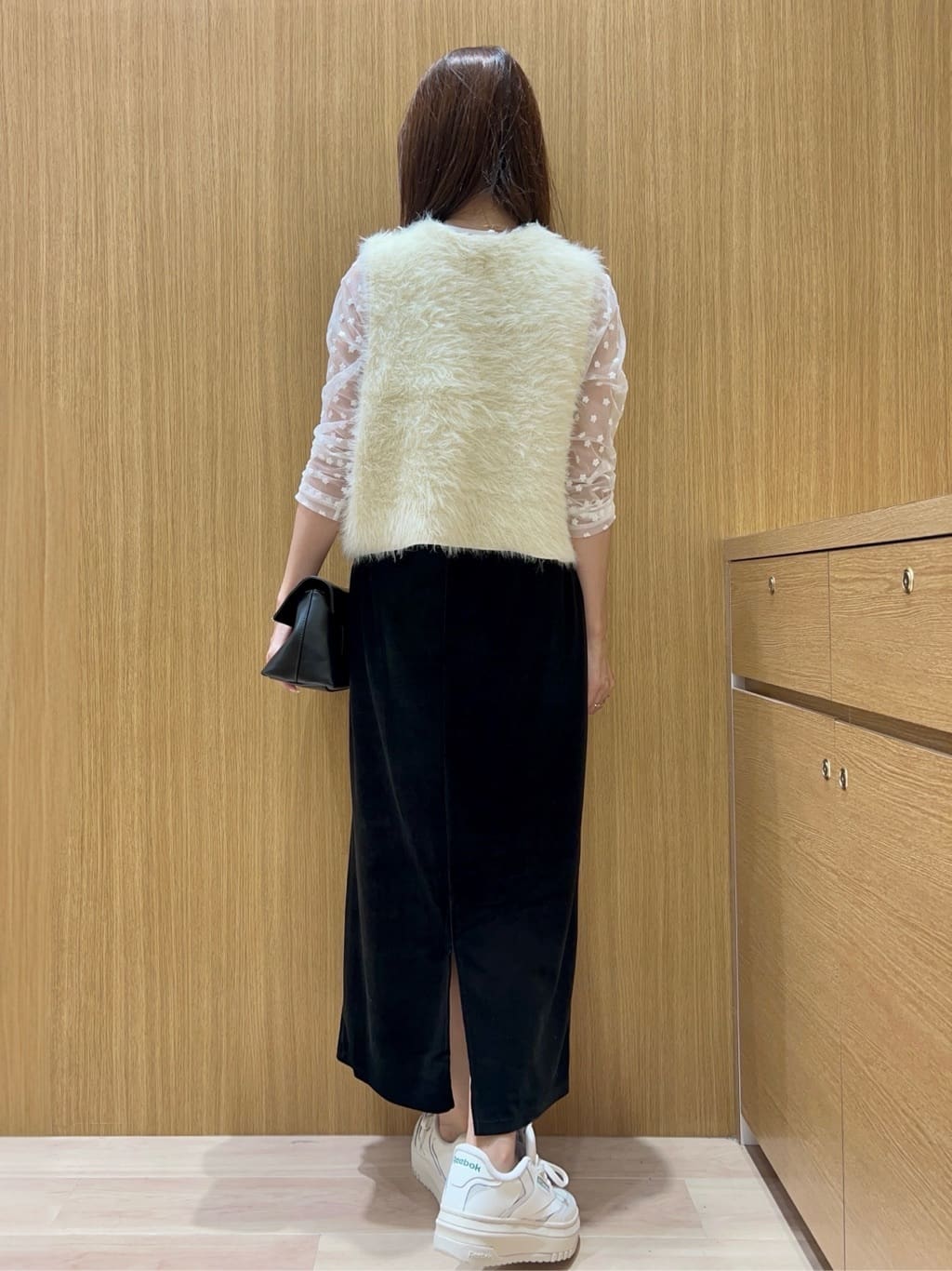maiさんの「OPAQUE.CLIP｜チュールフラワー刺繍シアートップス【洗濯機OK】」を使ったコーディネート