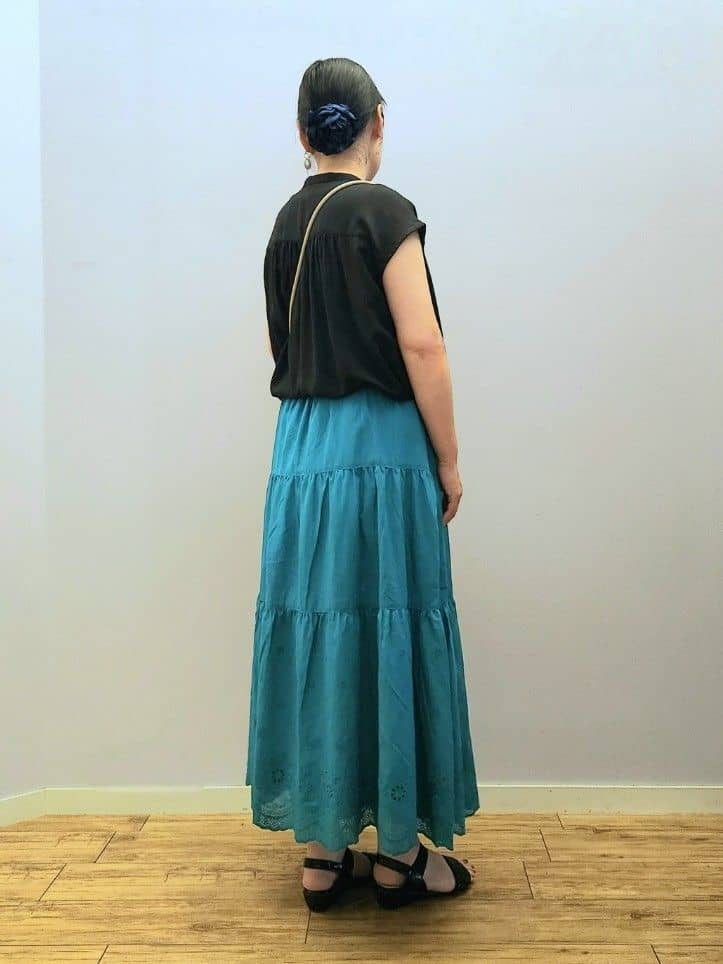 くまさんの「SHOO･LA･RUE｜【S-LL/洗濯後しわになりにくい】上品にきれい見え スラブギャザーブラウス」を使ったコーディネート