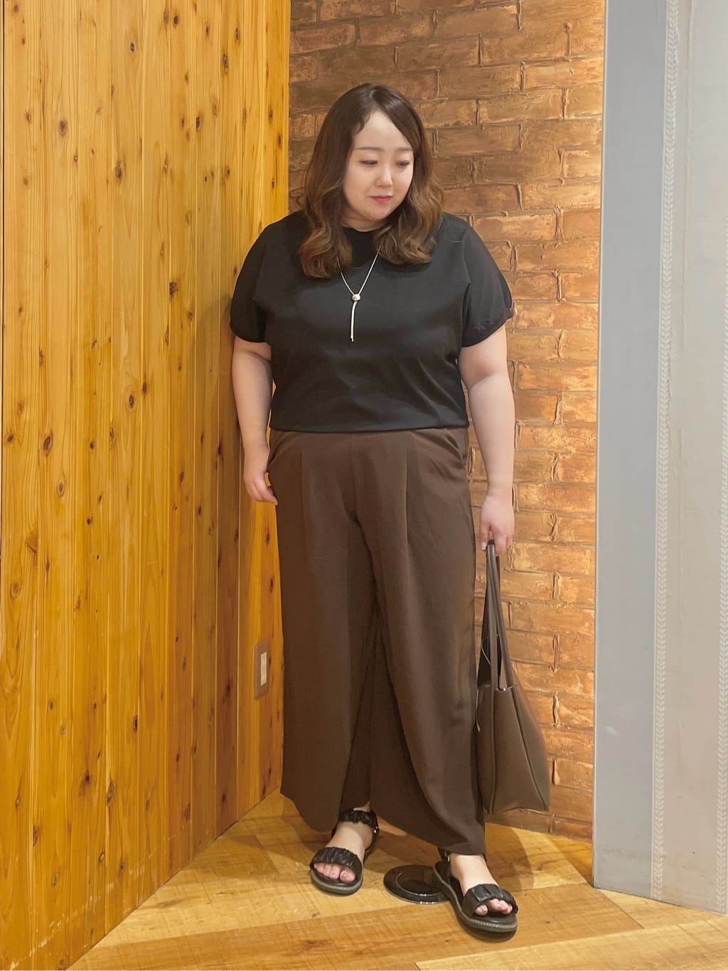 Risaさんの「SHOO･LA･RUE｜【ひんやり/洗濯後しわになりにくい】リブ切り替えドルマンブラウス」を使ったコーディネート