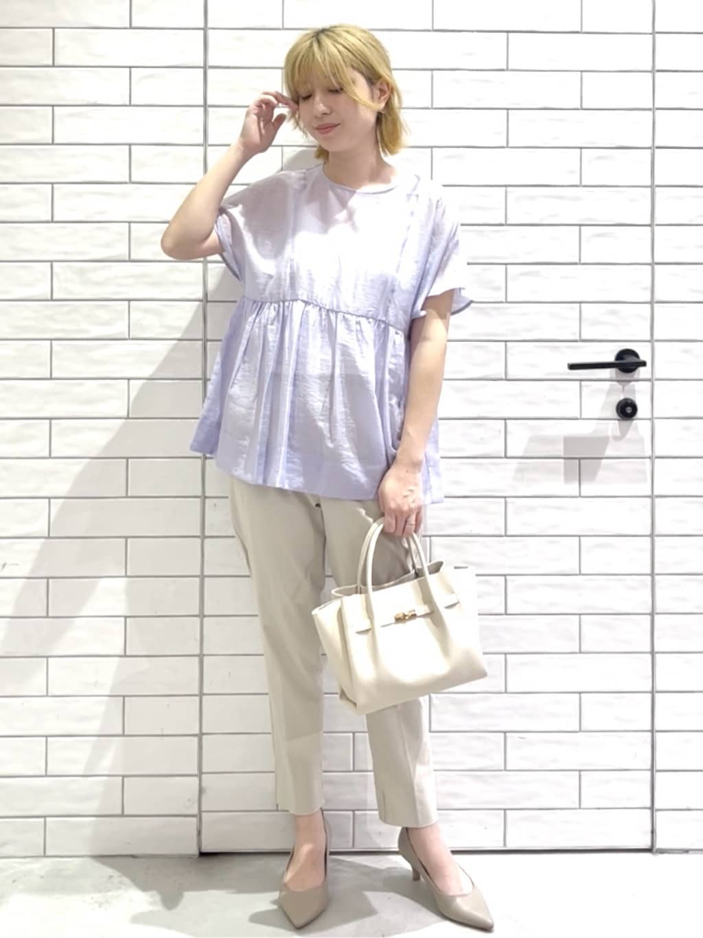 しおりさんの「OPAQUE.CLIP｜麻混シアーペプラムブラウス【洗濯機洗い可】」を使ったコーディネート