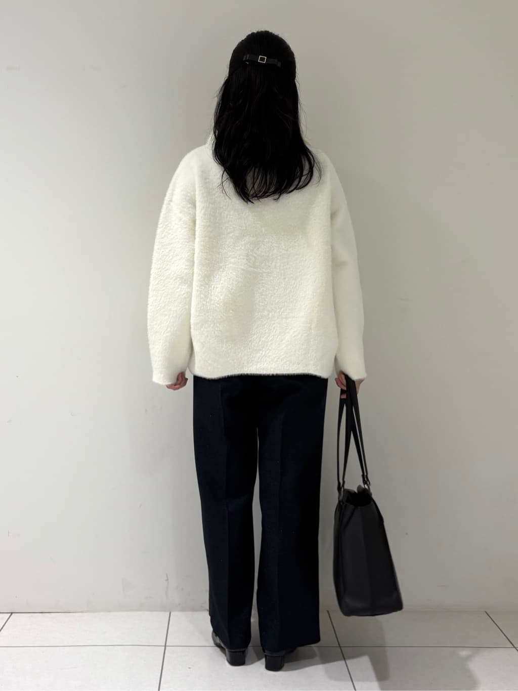 momokoさんの「INDIVI｜スタンドネック シャギーモールニット」を使ったコーディネート