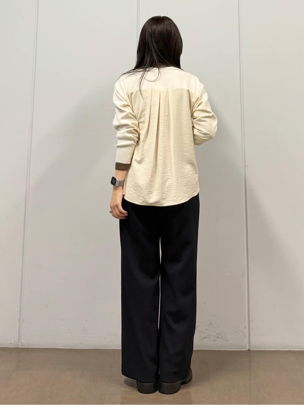 mizukiさんの「INDIVI｜【秋／軽羽織り】ノーカラーミドル丈ライトコート」を使ったコーディネート