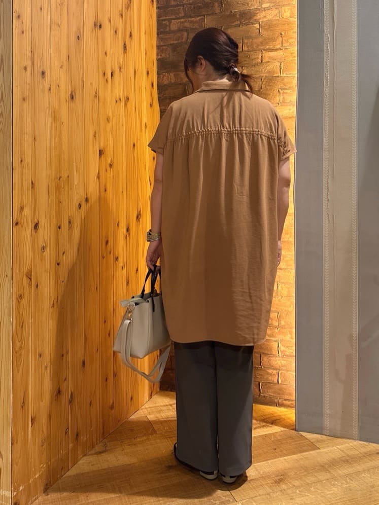 ゆかぴさんの「SHOO･LA･RUE｜【S-LL/体型カバー】さらりとしたタッチが心地よい バックギャザーブラウス」を使ったコーディネート