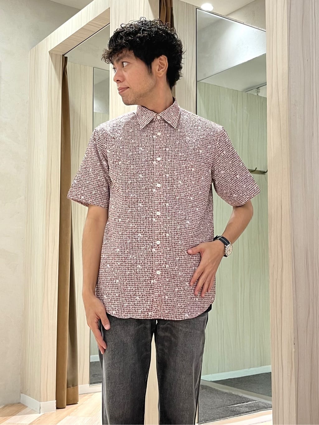 URAさんの「TAKEO KIKUCHI｜【モンスターストレッチ】日本製 ウォッシュド デニムパンツ」を使ったコーディネート
