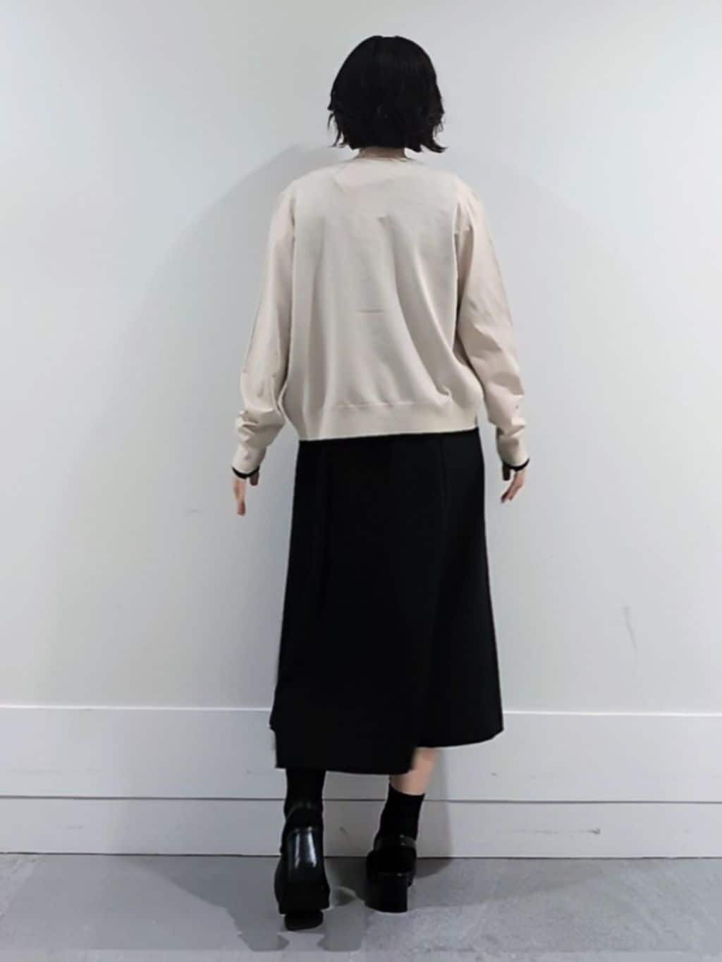 ミズタさんの「UNTITLED｜【アンサンブル可/薄手】ベーシッククルーネックカーディガン」を使ったコーディネート