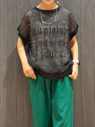 meiさんの「SHOO･LA･RUE｜【2点セット/S-LL】キラリと光るラメがポイント メッシュロゴニット+タンクトップ」を使ったコーディネート
