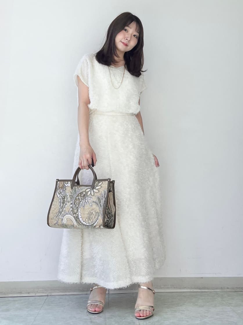 KAHOさんの「UNTITLED｜【セットアップ可/洗える】フェザーフレンチスリーブブラウス」を使ったコーディネート