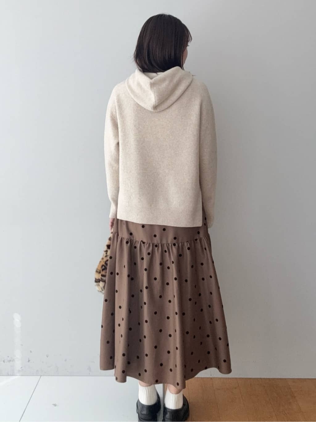 BUNさんの「DRESSTERIOR｜カシミヤブレンドフードニット」を使ったコーディネート
