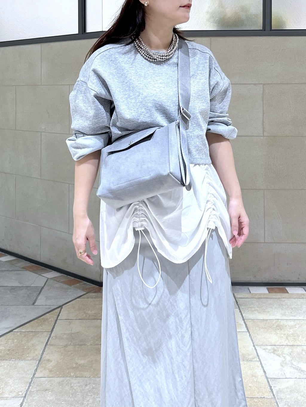 よねさんの「INDIVI｜シャインツイルラップスカート」を使ったコーディネート