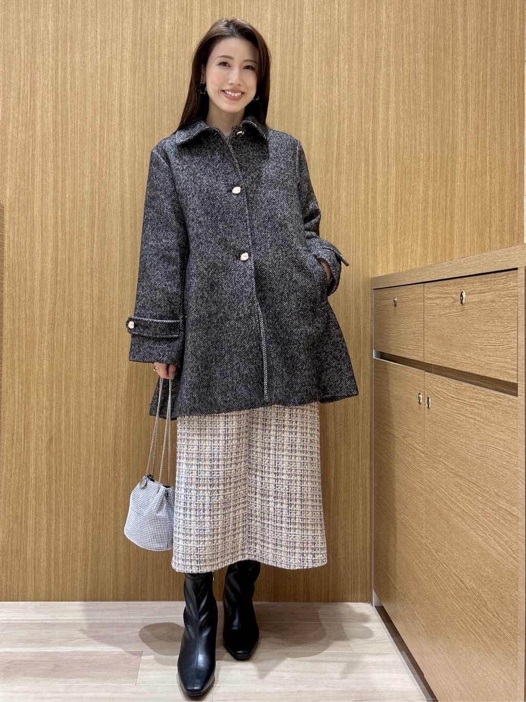 maiさんの「OPAQUE.CLIP｜ヘリンボーンステンカラーコート」を使ったコーディネート