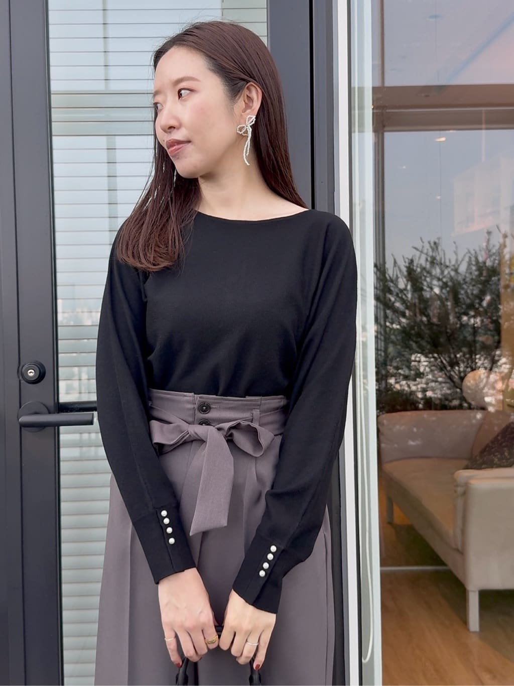 teiさんの「Couture brooch｜【帯電防止・通勤】ウエストリボン サスペンダー付きワイドパンツ」を使ったコーディネート