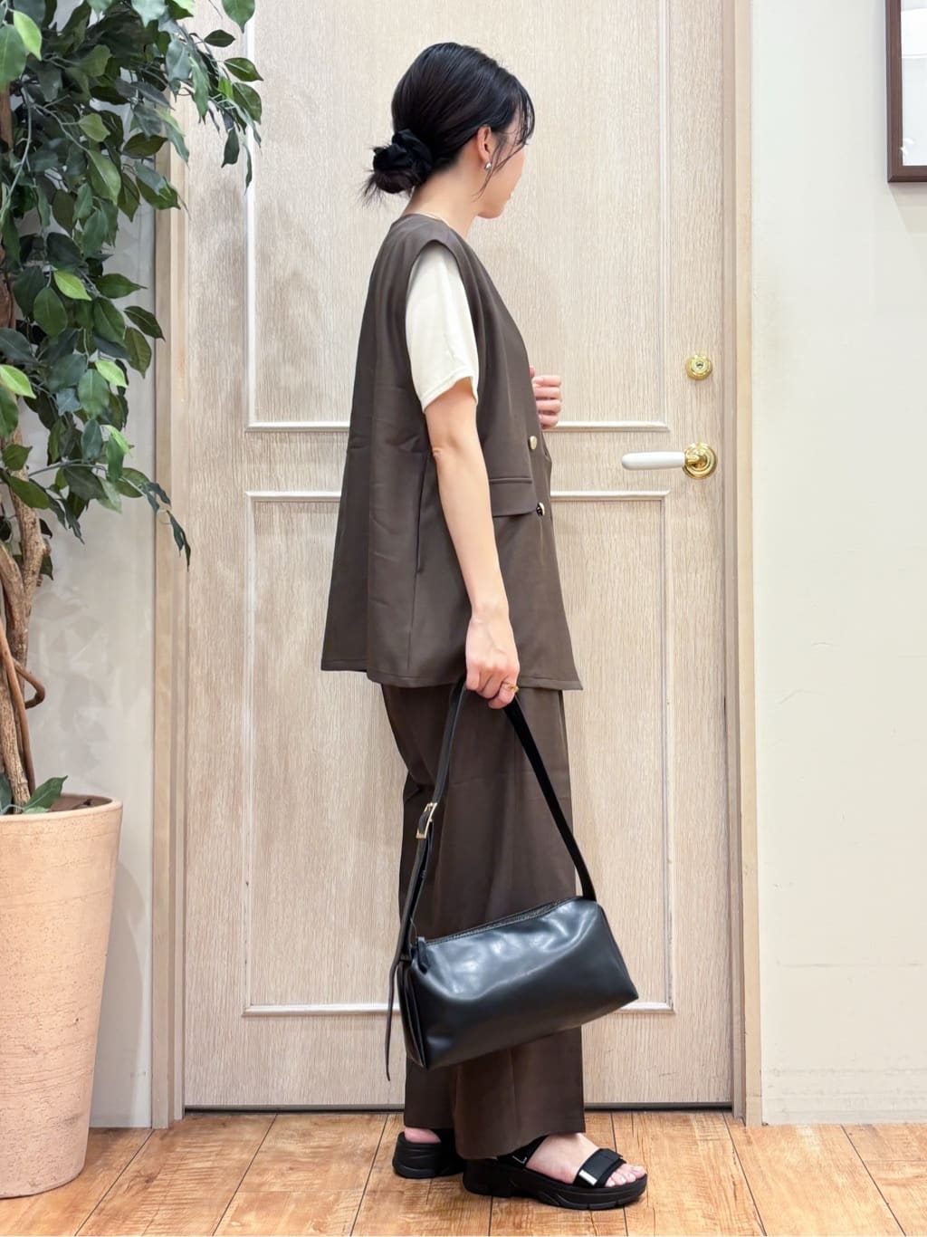 なみさんの「SHOO･LA･RUE｜【S-LL/セットアップ可/洗濯後しわになりにくい】ダブルベスト」を使ったコーディネート