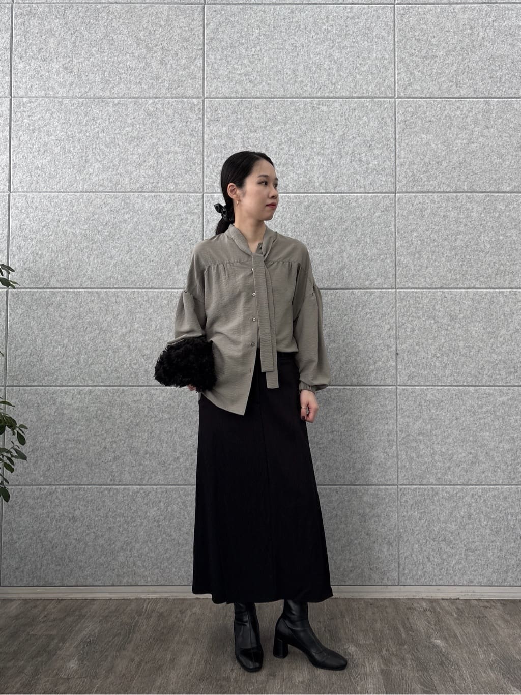 ひなさんの「INDIVI｜シャインツイルラップスカート」を使ったコーディネート