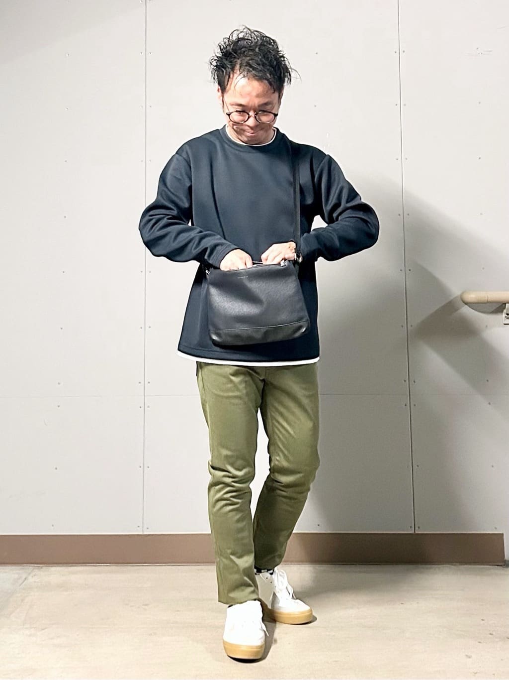 KENJI Iさんの「THE SHOP TK｜サフィアーノミニサコッシュ」を使ったコーディネート
