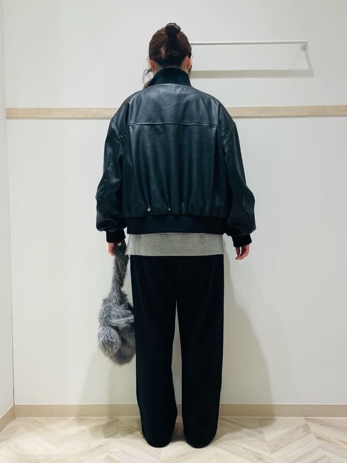 c_h_i_k_aさんの「SHOO･LA･RUE｜【S-LL】大人綺麗 レザー調リブブルゾン」を使ったコーディネート