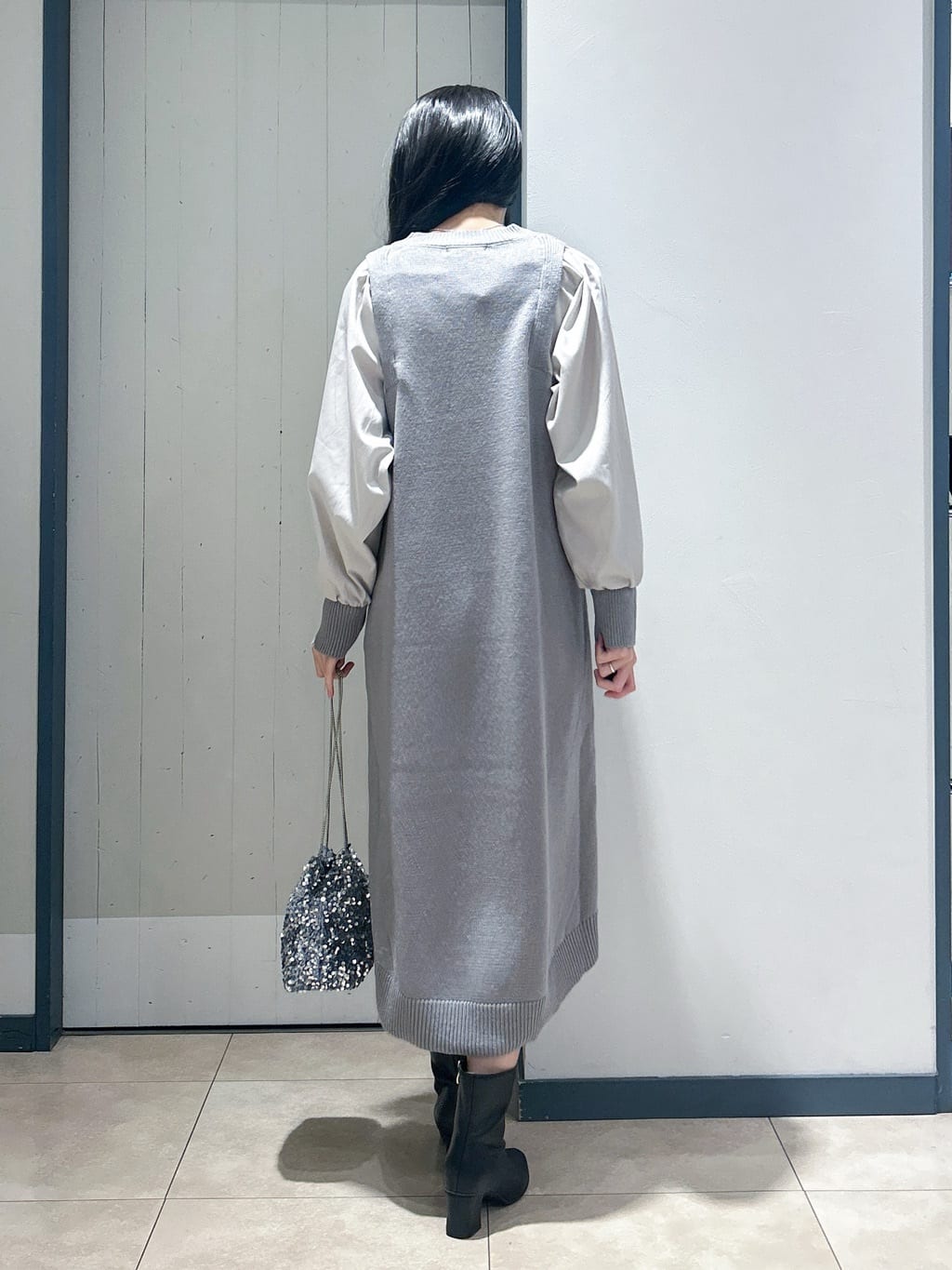 yukinoさんの「grove｜一枚で華やぐ、袖布帛ケーブルニットワンピース」を使ったコーディネート
