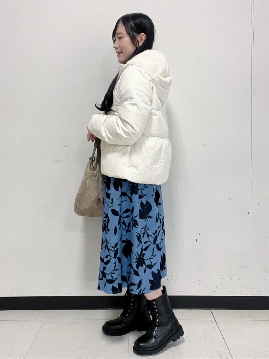 Hitomiさんの「index｜KAWADAダウンペプラムショートコート【撥水／洗濯機OK／静電気防止裏地】」を使ったコーディネート