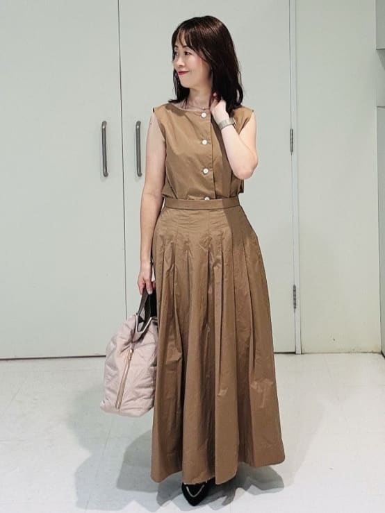 makiさんの「UNTITLED｜【2WAY/セットアップ可/ノースリーブ/前ボタン】ファブリカブラウス」を使ったコーディネート