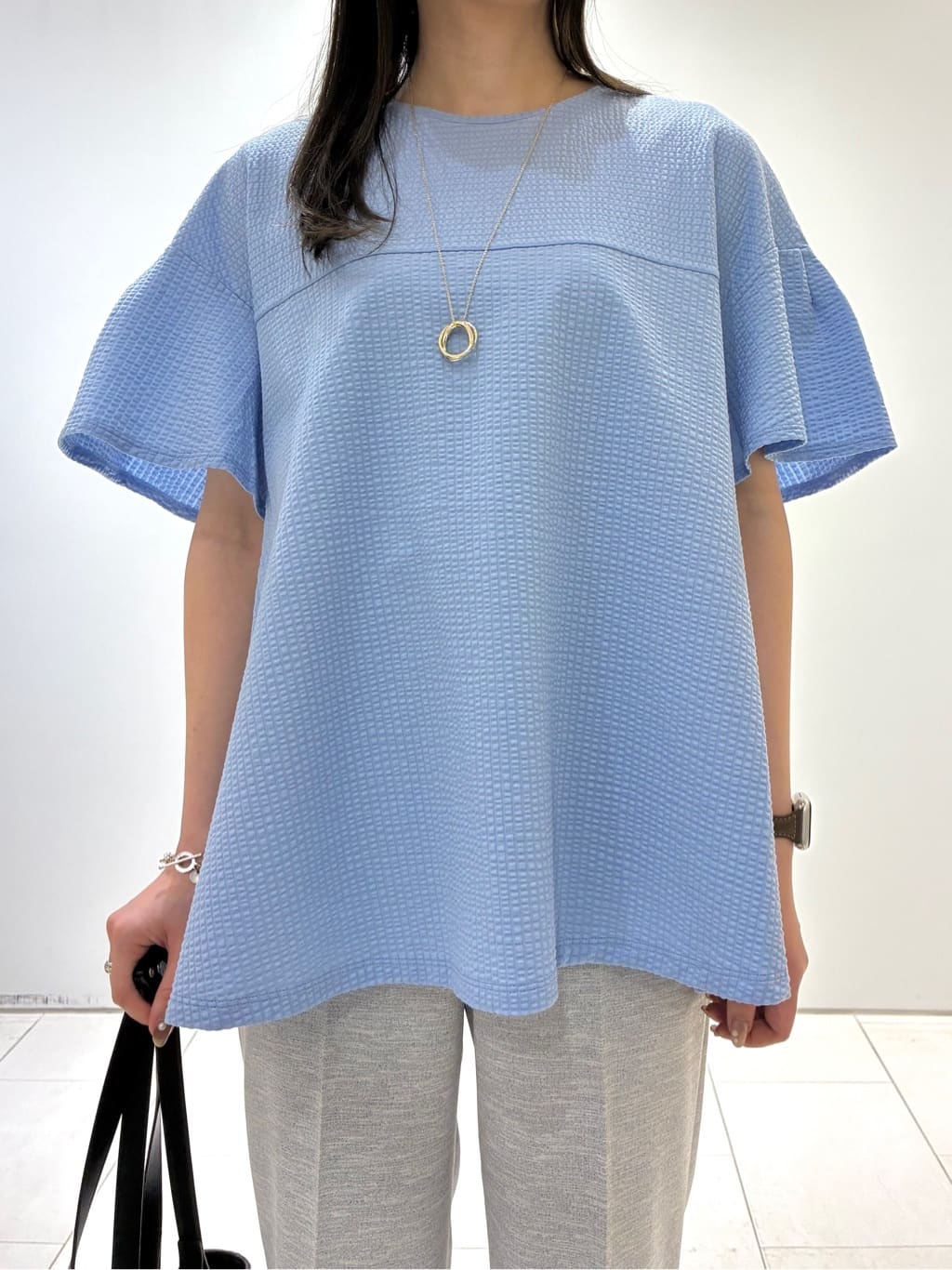 KAOさんの「INDIVI｜【60cm四方】スクエアスカーフ」を使ったコーディネート