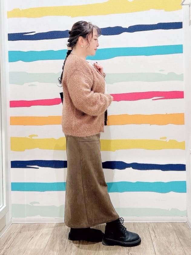 Peeさんの「SHOO･LA･RUE｜【洗濯機可/S-LL】周りと差がつく チェーンステッチロゴロンT」を使ったコーディネート