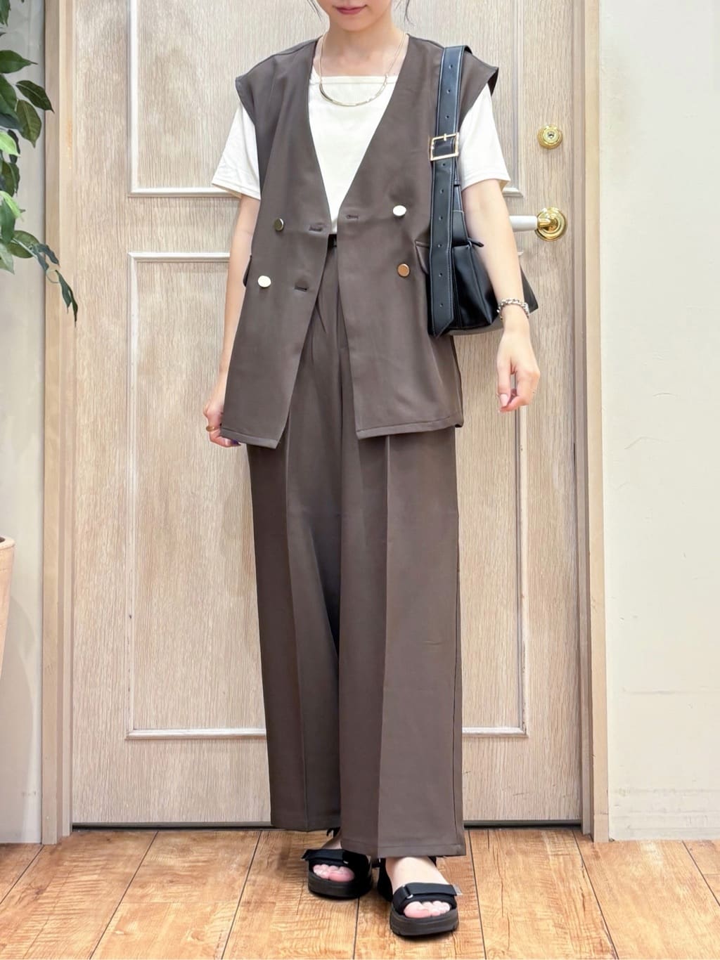 なみさんの「SHOO･LA･RUE｜【S-LL/セットアップ可/洗濯後しわになりにくい】ダブルベスト」を使ったコーディネート