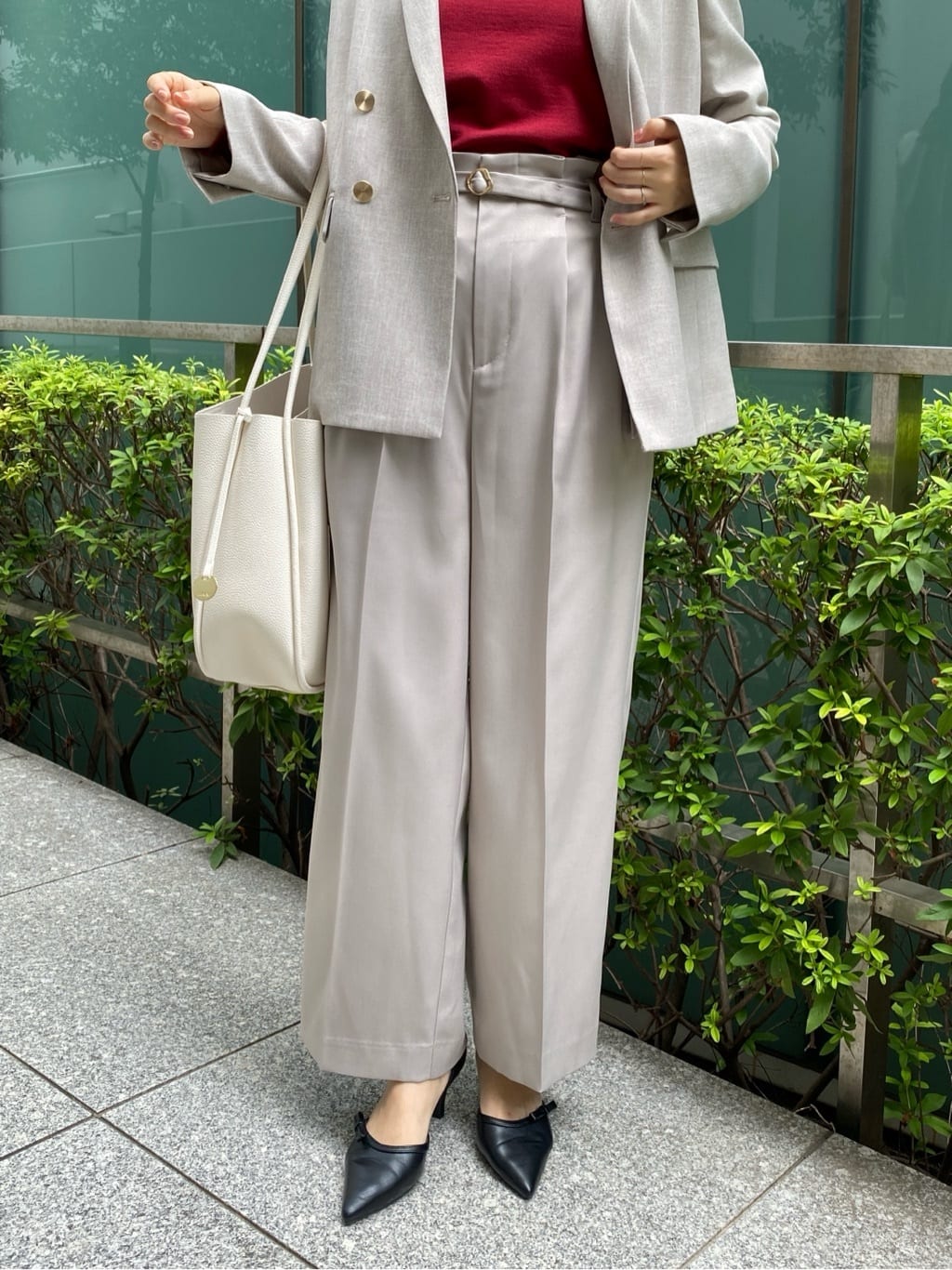 みさかさんの「index｜パール調パーツ付きクルーネックニット【洗濯機OK】《8col／XS～3L》」を使ったコーディネート