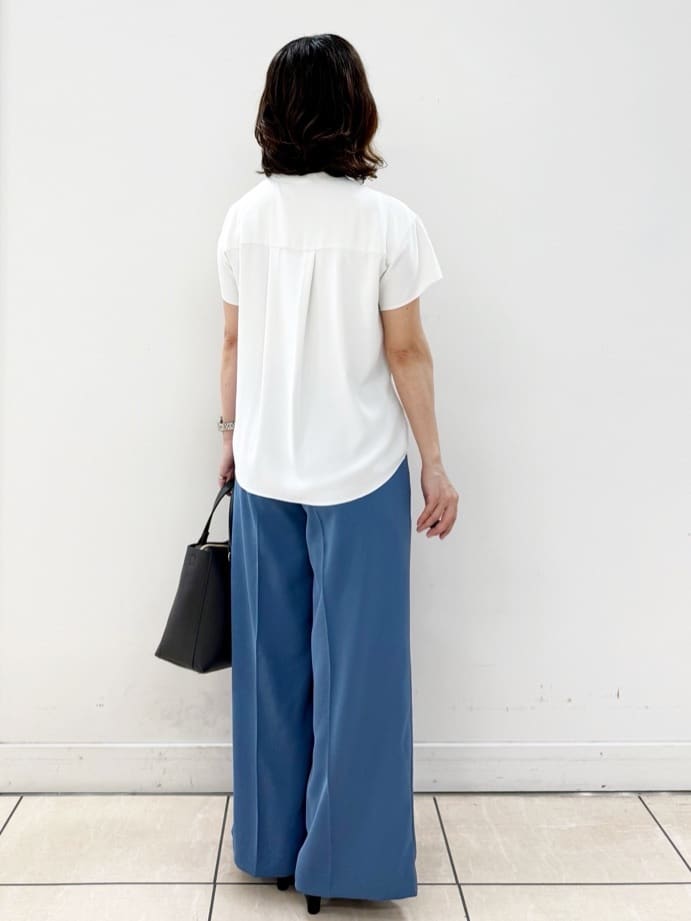 KIKIさんの「Reflect｜【インナーに◎／すっきり見え！長め丈】タックデティールブラウス」を使ったコーディネート
