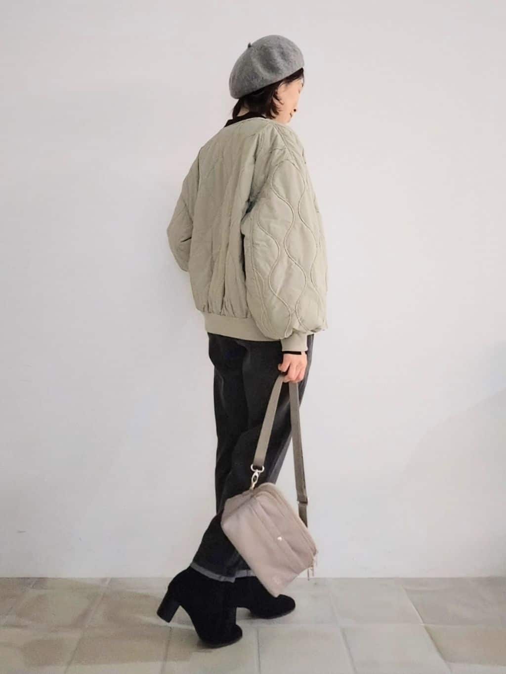 miomioさんの「SHOO･LA･RUE｜【高レビュー/SS-LL/美脚シルエット】自然に体型カバー イージーデニム テーパードパンツ」を使ったコーディネート
