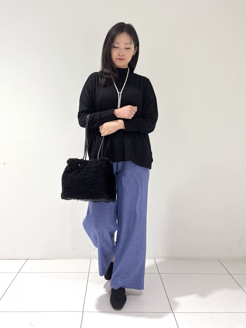 momokoさんの「INDIVI｜【洗える／毛玉になりにくい】エクストラファインウール ハイネックニット」を使ったコーディネート