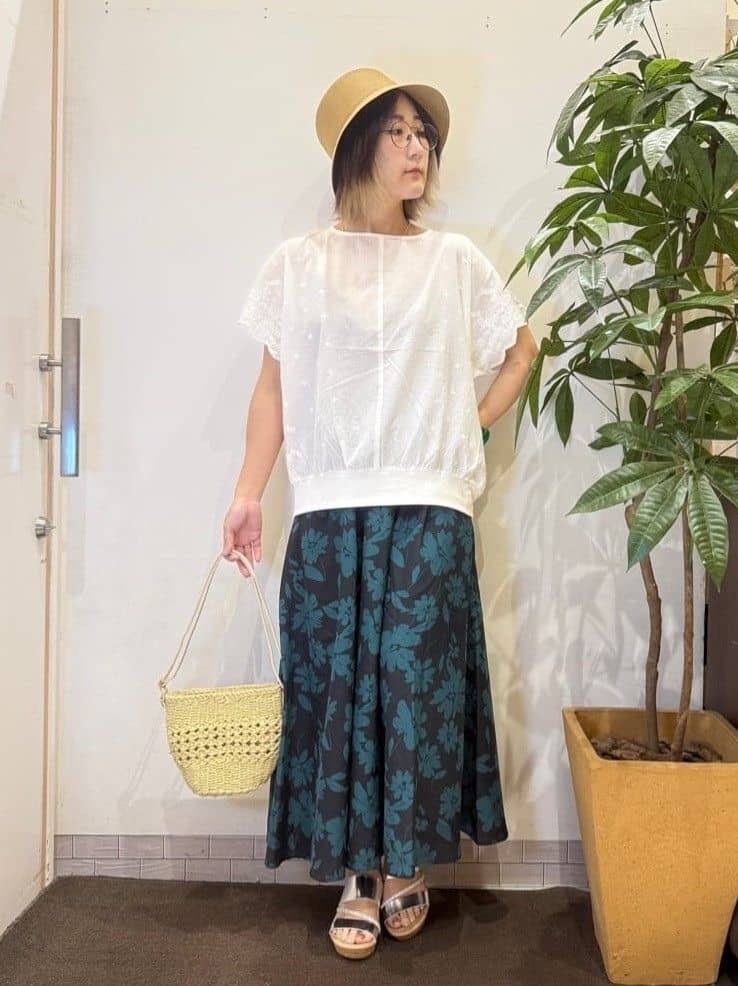 misakiさんの「SHOO･LA･RUE｜スカラップ刺繍レースが目を惹く ドルマントップス」を使ったコーディネート