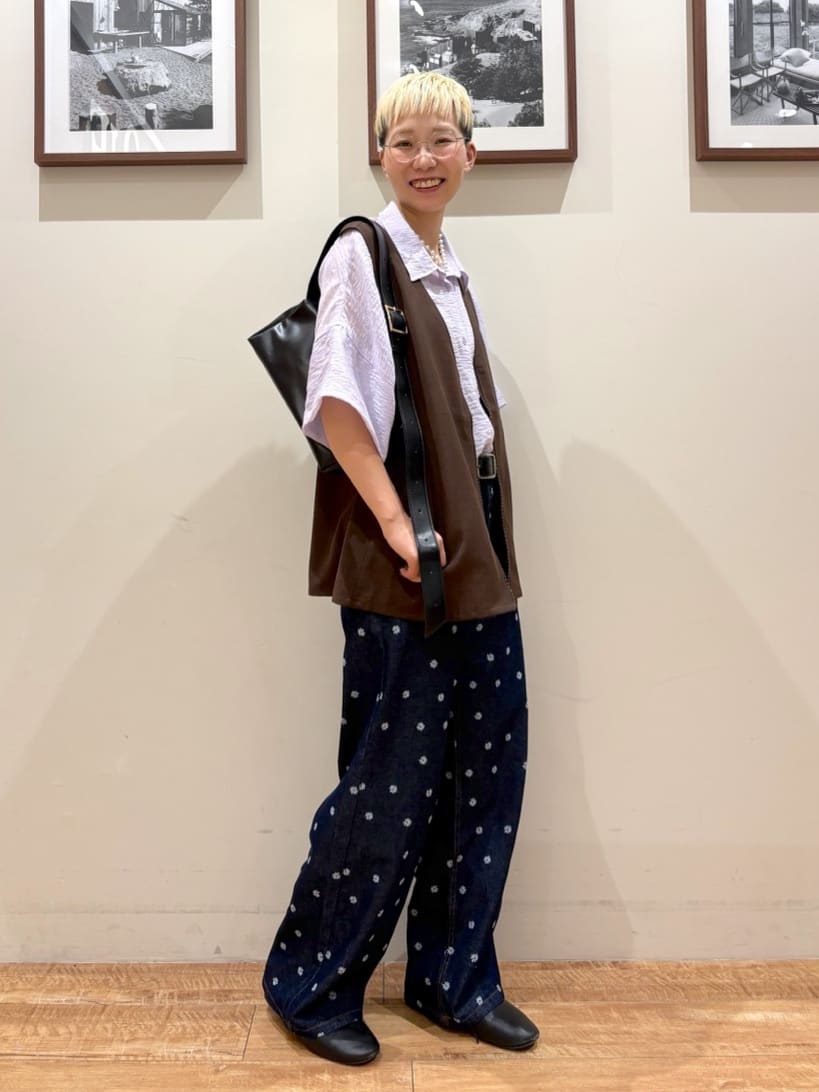 Ayumiさんの「SHOO･LA･RUE｜ゆるっと感がこなれ見え ワッシャーシアー半袖シャツ」を使ったコーディネート